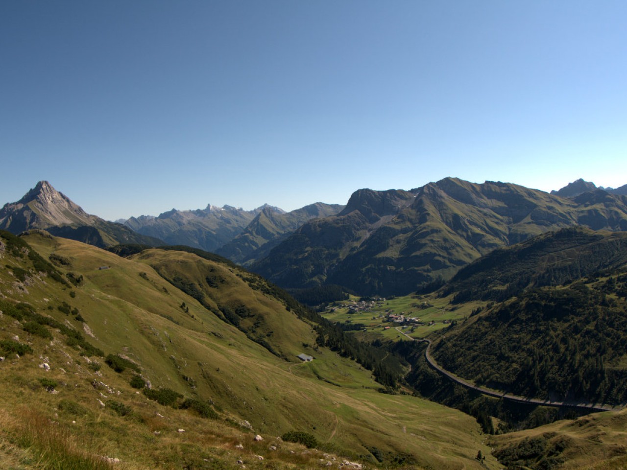  Blick nach Warth